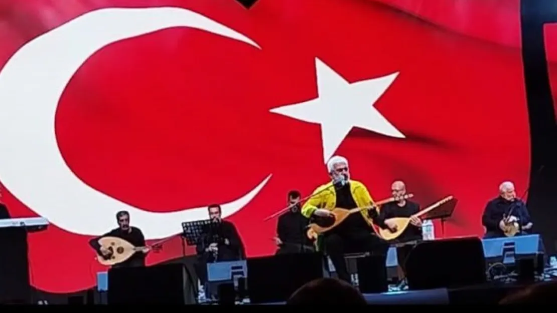 O Muhteşem Sesiyle Esat Kabaklı'dan 'Ez Oğul' (17 Ekim 2025)
