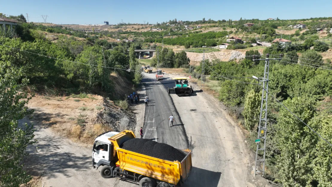 Şahnahan Mahallesi'ndeki Mevcut Yol Yenileniyor