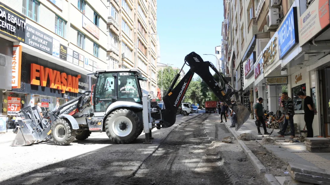 ŞEHİT İLHANLAR CADDESİ'NDE ÇALIŞMALAR BAŞLADI