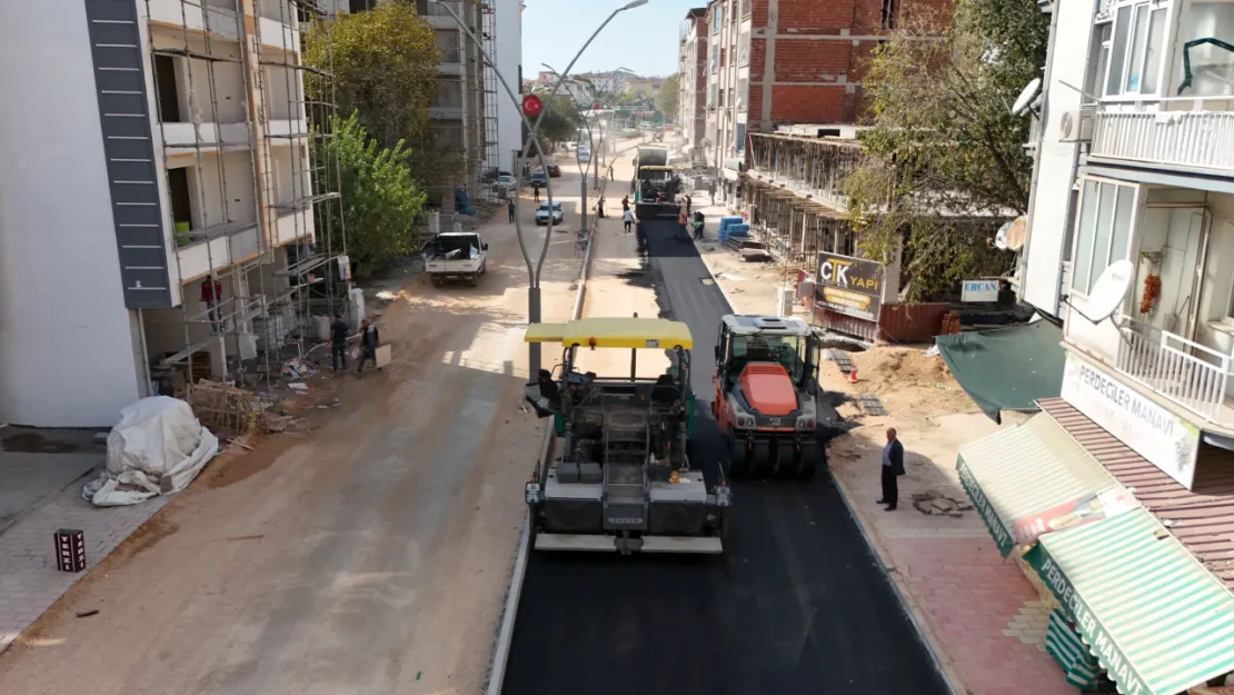 Sultan Fatih Caddesi'nde Asfalt Serim Çalışmaları Başladı