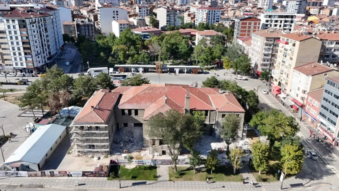 Tarihi Öğretmenevi'nde Restorasyon Çalışmaları Sürüyor