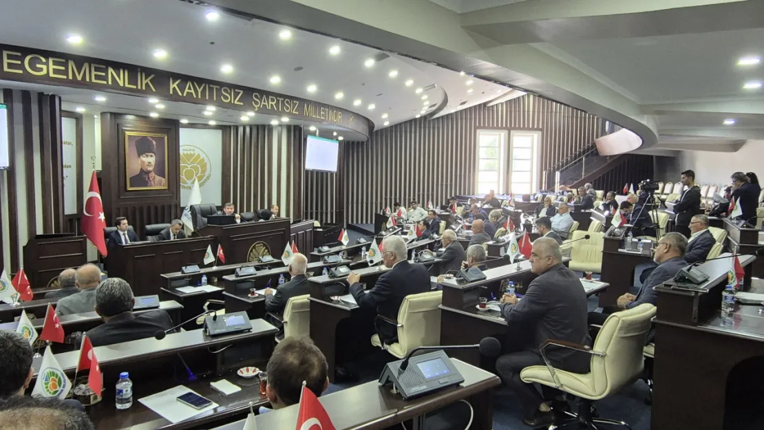 TDBB Üyeliğine Seçilen Büyükşehir Belediye Başkanımızı Kutluyoruz