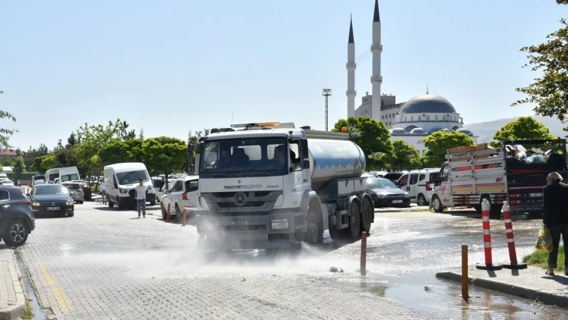 Temizlik Hizmetleriyle, Yeşilyurt'un Temiz Ve Düzenli İmajı Korunuyor