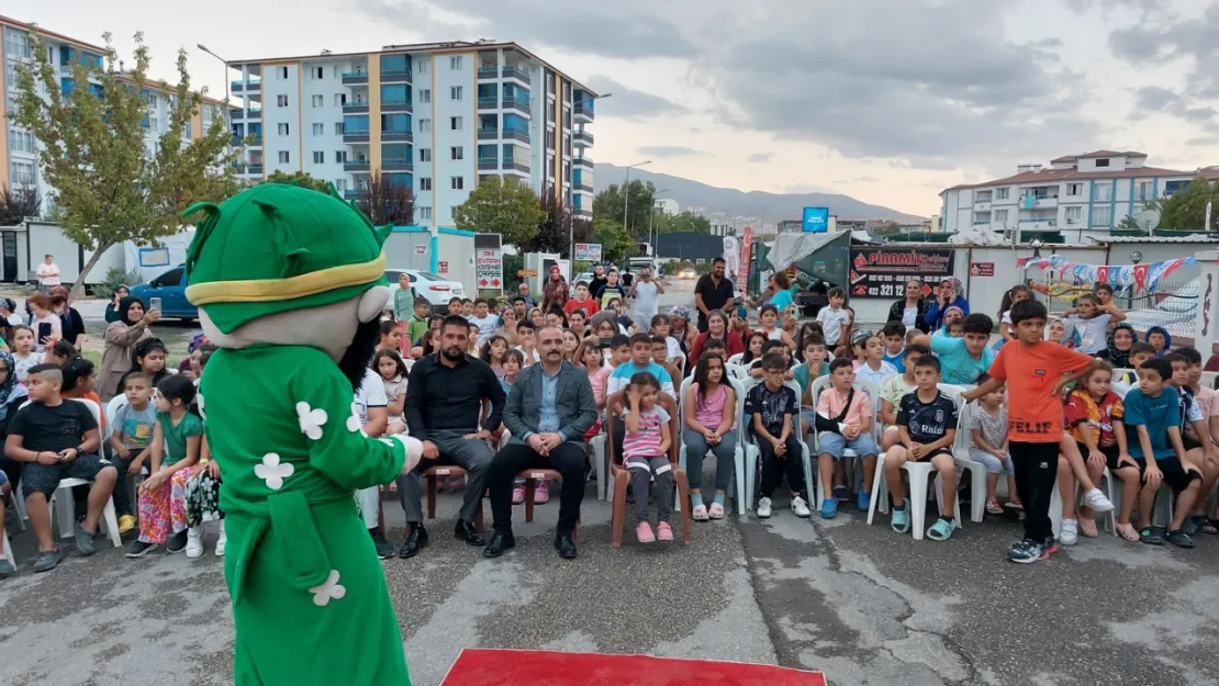 Ülkü Ocakları Malatya İl Başkanlığı 'Çocuk Şenliği' Projesiyle Çocukları Sevindirdi