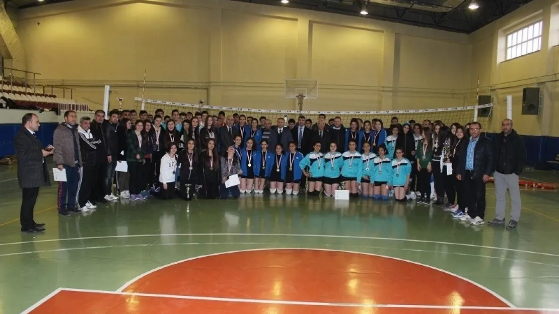 VOLEYBOL GENÇLER-B KIZ ERKEK MÜSABAKALARI SONA ERDİ