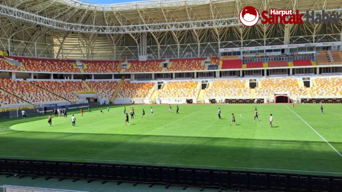 Yeni Malatya Spor Stadyumunda Futbol Maçı yaptılar