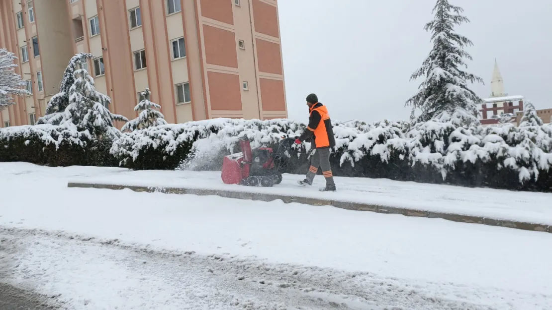 Yeşilyurt Belediyesi'nden Karla Kesintisiz Mücadele!