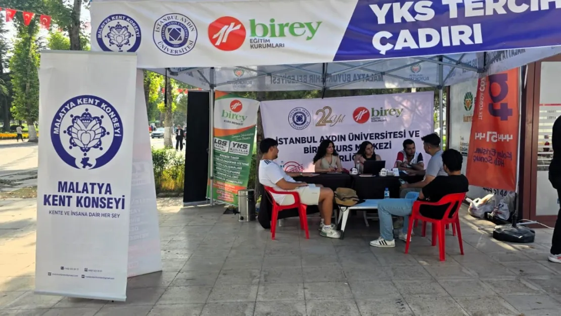 YKS Tercih Danışmanlık Çadırı Öğrencilerin Hizmetinde