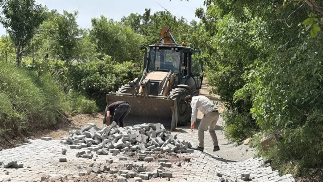 Yukarı Çörenge Mahallesi'nde Kilitli Parke Taşı Çalışması