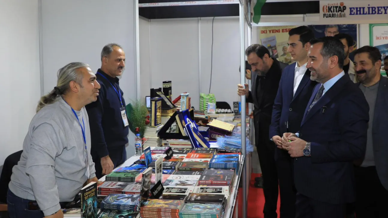 BAŞKAN ŞERİFOĞULLARI, 6. KİTAP FUARI'NI ZİYARET ETTİ