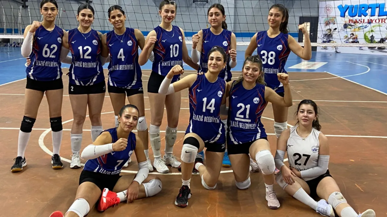 Elazığ Belediyespor Kadın Voleybol Takımı Yolunda Dolu Dizgin