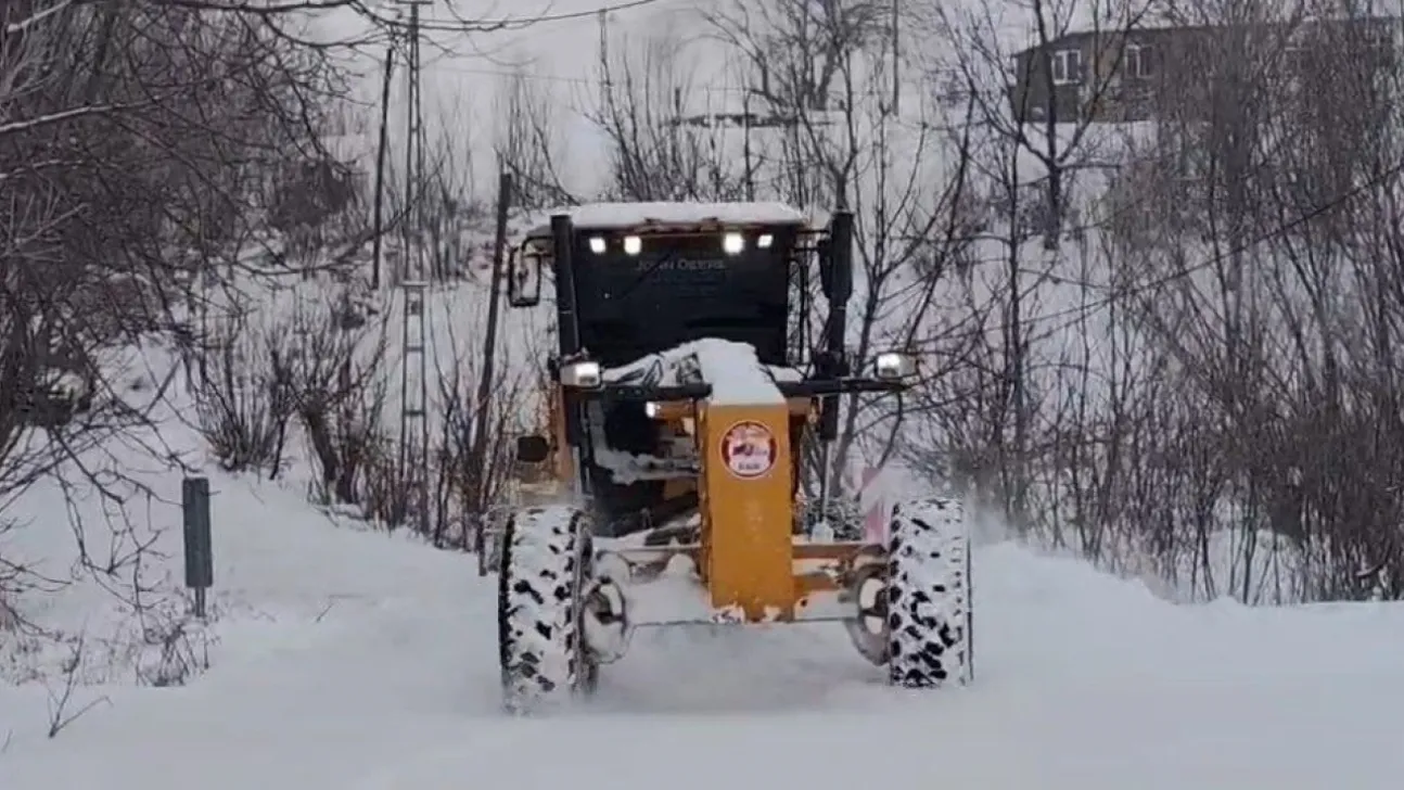 Elazığ'da Karla Mücadele: 365 Köy Yolu Kapalı