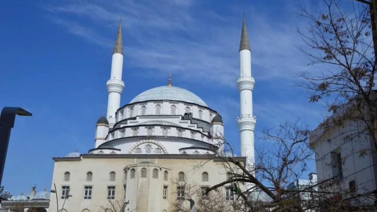 Üç Aylar Pazar Günü Başlayacak