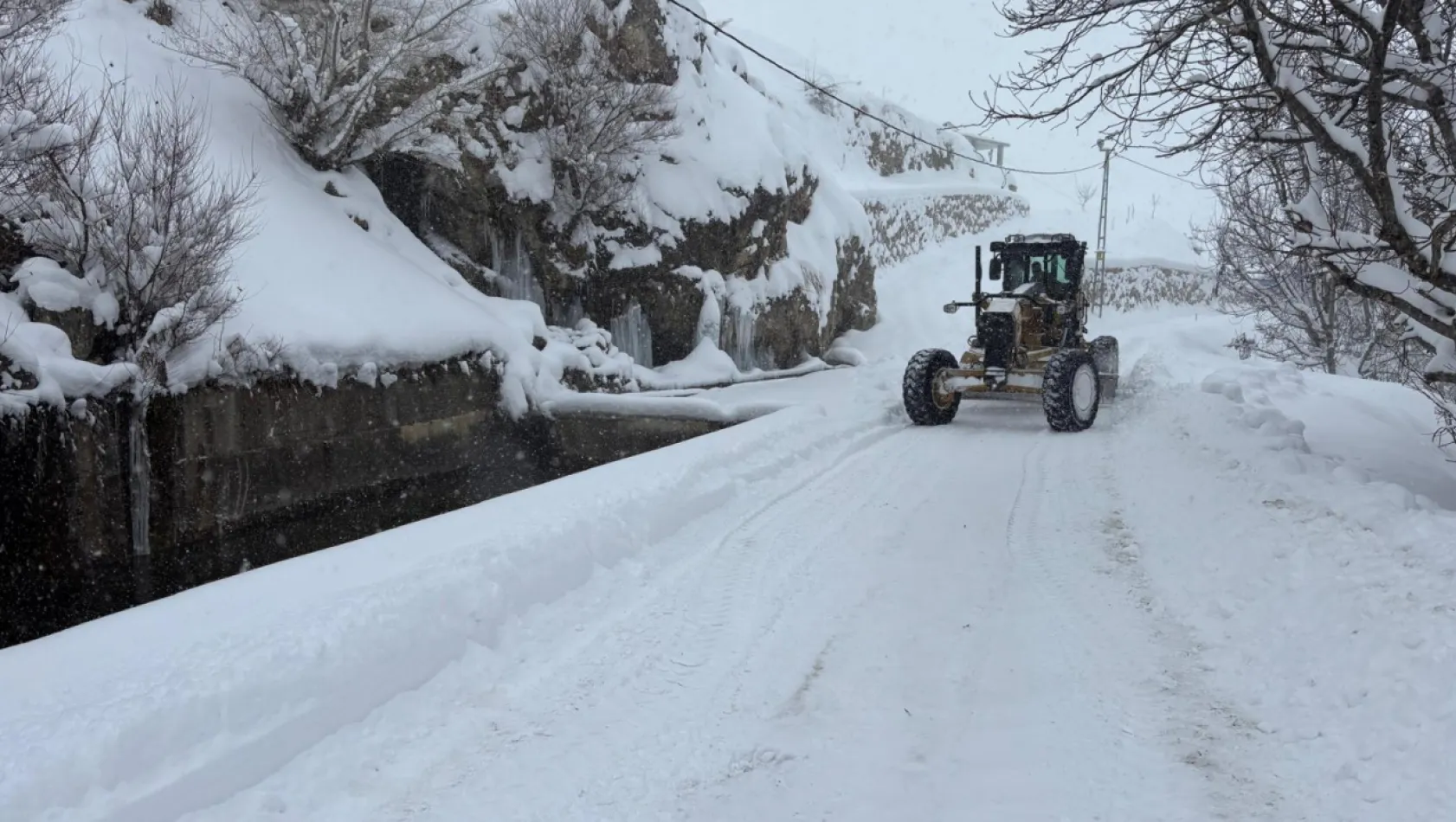 Battalgazi'de Kar Teyakkuzu: 104 Mahallede Kesintisiz Mesai