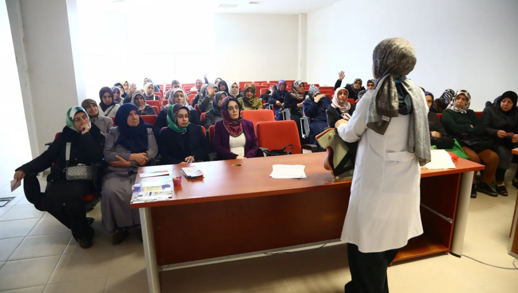 Sağlık Haftası'nda Bilgilendirme Ve Tarama Faaliyetleri Gerçekleştirdi