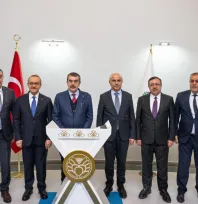 Bakan Yusuf Tekin Büyükşehir Belediye Başkanı Sami Er'i Makamında Ziyaret Etti