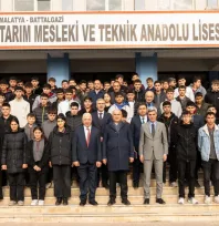 Başkan Er, 'Kariyer Günleri' Kapsamında  Öğrencilerle Bir Araya Geldi