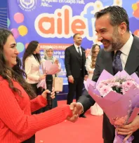 BAŞKAN ŞERİFOĞULLARI, AİLEFEST'TE AİLELERLE BULUŞTU GENÇ ÇİFTİN NİKAHINI KIYDI