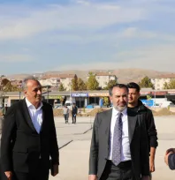 BAŞKAN ŞERİFOĞULLARI SEKSENLER SOKAĞI'NDA İNCELEMELERDE BULUNDU