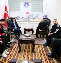 Battalgazi Belediyespor'un Milli Gururları Başkan Taşkın'ı Ziyaret Etti