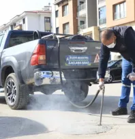 ELAZIĞ BELEDİYESİ, KENT GENELİNDE İLAÇLAMA ÇALIŞMALARINI SÜRDÜRÜYOR