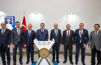 Bakan Yusuf Tekin Büyükşehir Belediye Başkanı Sami Er'i Makamında Ziyaret Etti