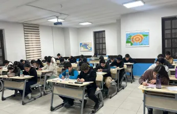 Büyükşehir Eğitim Merkezlerinde  Yapılan Deneme Sınavına 1350 Öğrenci Katıldı