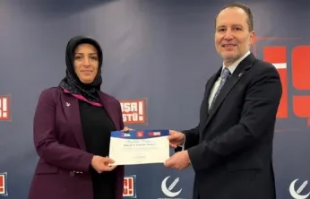 Dr.Fatih Erbakan, Başarılı Malatya İl Kadın Kolları Başkanı Koşar'ı Ödüllendirdi