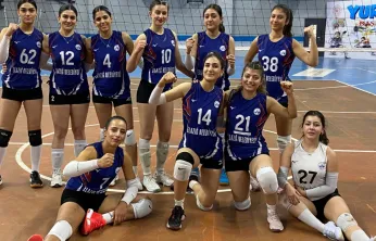 Elazığ Belediyespor Kadın Voleybol Takımı Yolunda Dolu Dizgin