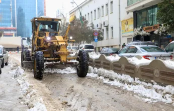 Elazığ'da Trafik ve Yaya Güvenliği İçin Kar Küreme Çalışmaları