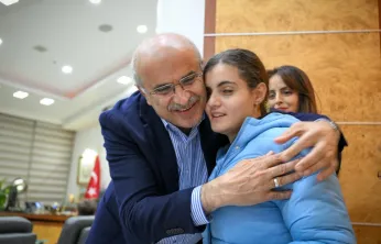 Minik Yüreklerden Başkan Er'e Anlamlı Ziyaret