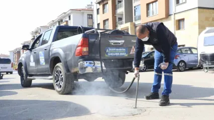 ELAZIĞ BELEDİYESİ, KENT GENELİNDE İLAÇLAMA ÇALIŞMALARINI SÜRDÜRÜYOR