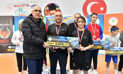 Aileler Arası Badminton Turnuvası Büyük Bir Heyecana Sahne Oldu