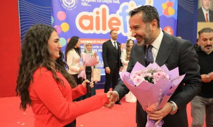 BAŞKAN ŞERİFOĞULLARI, AİLEFEST'TE AİLELERLE BULUŞTU GENÇ ÇİFTİN NİKAHINI KIYDI