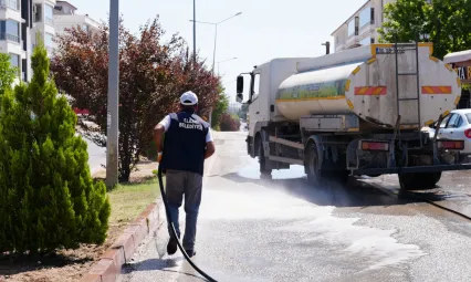 ELAZIĞ BELEDİYESİ'NDEN ATAŞEHİR MAHALLESİ'NDE KAPSAMLI TEMİZLİK ÇALIŞMASI