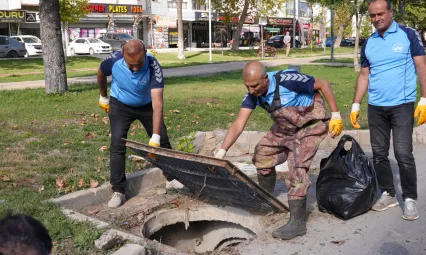 ELAZIĞ BELEDİYESİ YAĞMUR SUYU IZGARALARINDA TEMİZLİK ÇALIŞMASI BAŞLATTI