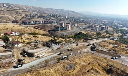 HAMDİ BAŞARAN CADDESİ'NDE ÇALIŞMALAR SÜRÜYOR