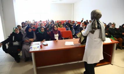 Sağlık Haftası'nda Bilgilendirme Ve Tarama Faaliyetleri Gerçekleştirdi