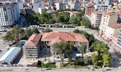 Tarihi Öğretmenevi'nde Restorasyon Çalışmaları Sürüyor