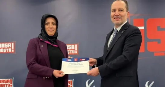 Dr.Fatih Erbakan, Başarılı Malatya İl Kadın Kolları Başkanı Koşar'ı Ödüllendirdi