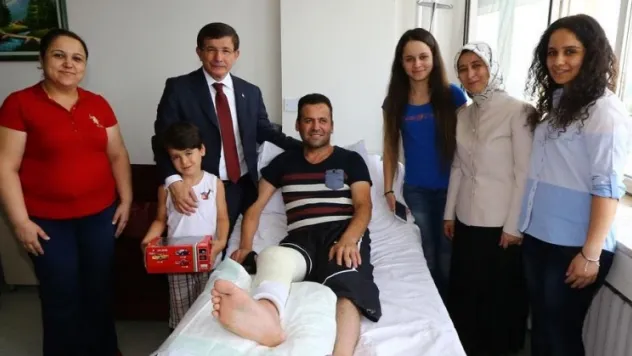 Başbakan Davutoğlu'dan Gazilere ziyaret