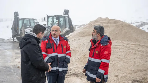 Büyükşehir Belediyesi Ekipleri Karla Mücadelede 7/24 Sahada