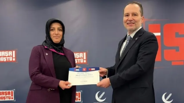 Dr.Fatih Erbakan, Başarılı Malatya İl Kadın Kolları Başkanı Koşar'ı Ödüllendirdi