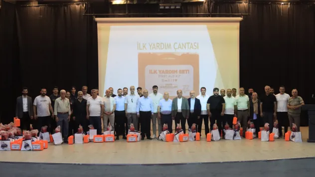 ELAZIĞ BELEDİYESİ'NDEN MUHTARLARA İLK YARDIM SETİ VE YANGIN SÖNDÜRME TÜPÜ