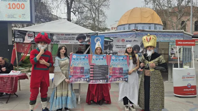 Elazığ'da Tiyatro Şöleni Kortejle Başladı