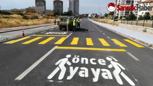 'Öncelik Hayatın, Öncelik Yayanın' Projesi Okul Önlerinde