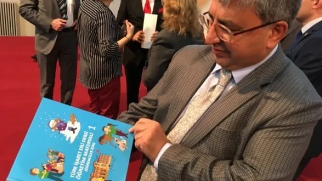 'Türk İşaret Dili Öğretim Materyali' kitabı tanıtıldı