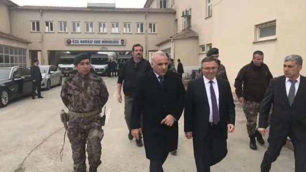 Vali Zorluoğlu Özel Harekât Şube Müdürlüğünü Ziyaret Etti