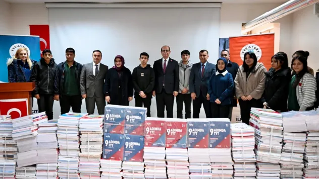 Yeşilyurt Belediyesi'nden Öğrencilere Tyt-Ayt Kaynak Kitap Desteği!