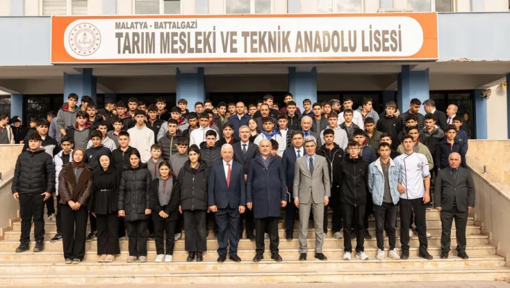 Başkan Er, 'Kariyer Günleri' Kapsamında  Öğrencilerle Bir Araya Geldi